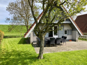Joke am Deich 6 pers house with equipped terrace behind a dike at Lauwersmeer